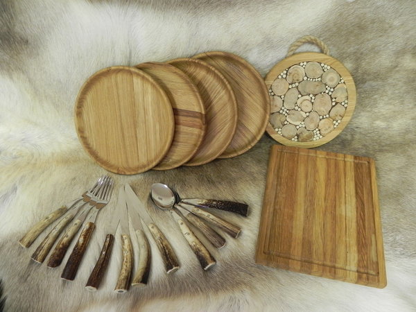 Geschirr & Besteck Set aus Holz